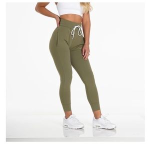 Green joggers nvgtn